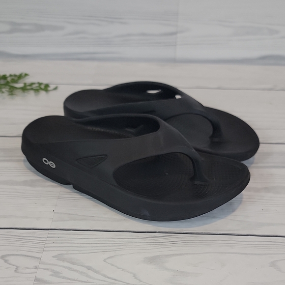 OOFOS Shoes - OOFOS Original Recovery Black Comfort Thong Sandals Womens Size 9